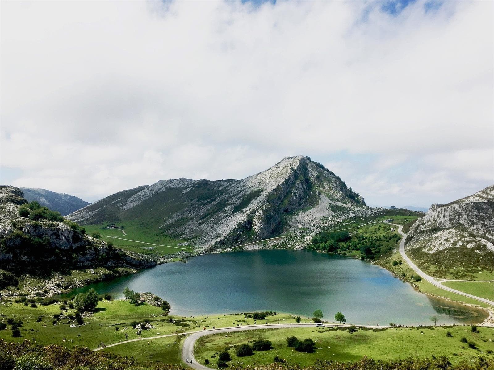 Asturias: un paraíso para conocer sobre ruedas - Imagen 1