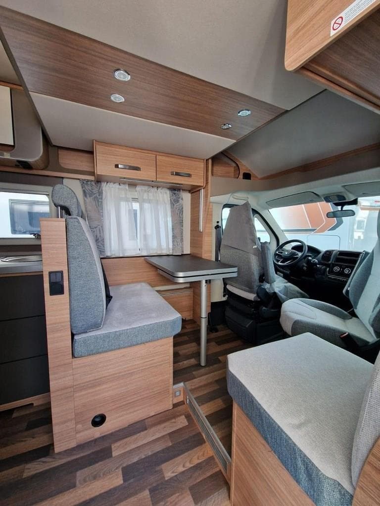 Foto 2 AUTOCARAVANA 700ME 2/4 PLAZAS