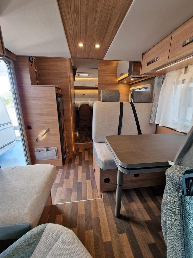 Foto 3 AUTOCARAVANA 700ME 2/4 PLAZAS