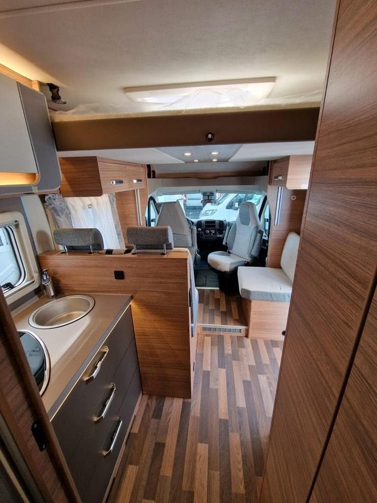 Foto 4 AUTOCARAVANA 700ME 2/4 PLAZAS