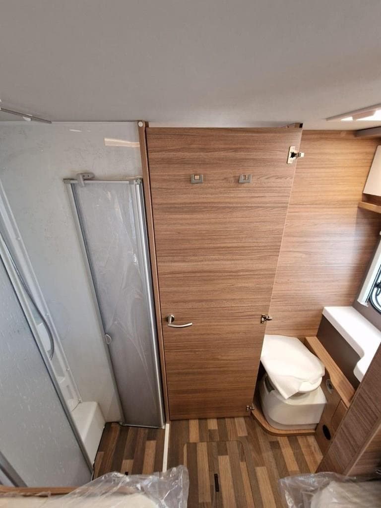 Foto 6 AUTOCARAVANA 700ME 2/4 PLAZAS