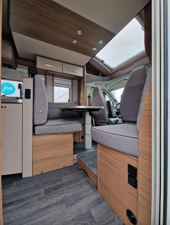 Foto 4 AUTOCARAVANA PERFILADA CAMA ISLA KNAUS LIVE WAVE 650 MX