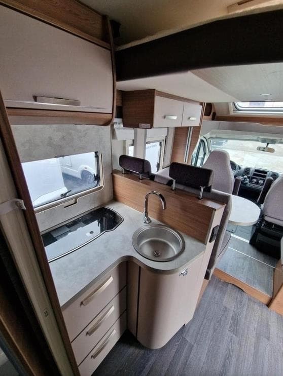 Foto 8 AUTOCARAVANA PERFILADA CAMA ISLA KNAUS LIVE WAVE 650 MX