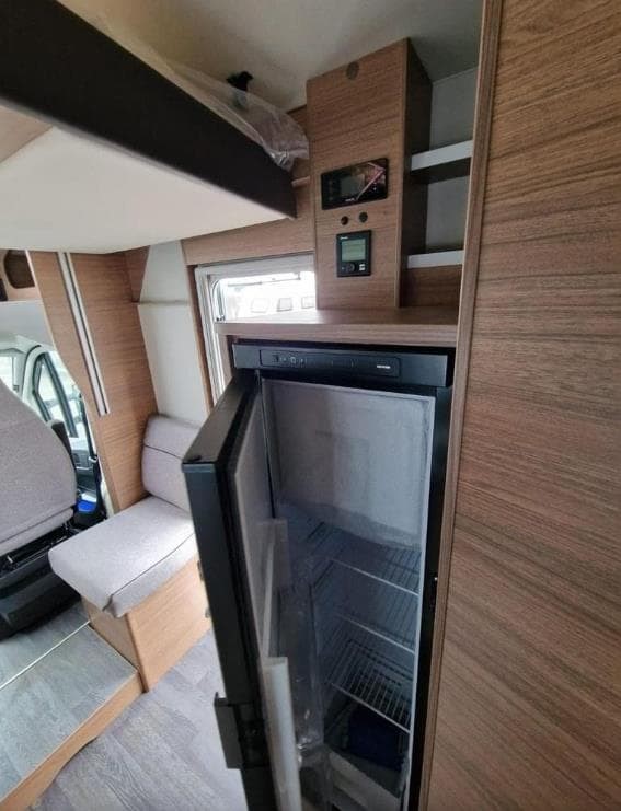 Foto 9 AUTOCARAVANA PERFILADA CAMA ISLA KNAUS LIVE WAVE 650 MX