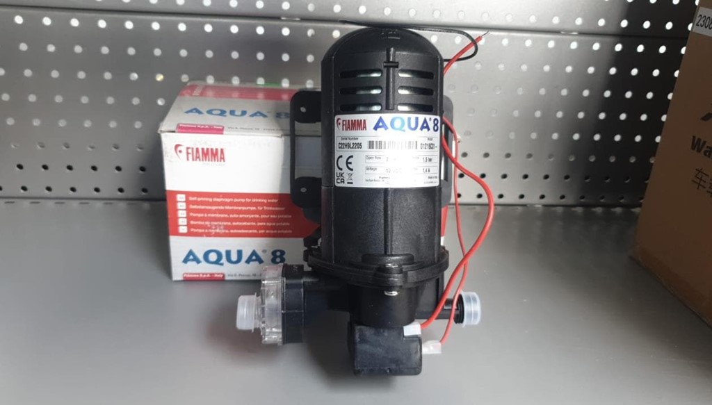 Foto 1 BOMBA DE AGUA EXTERNA FIAMMA 8  7Litros/Minuto   12V