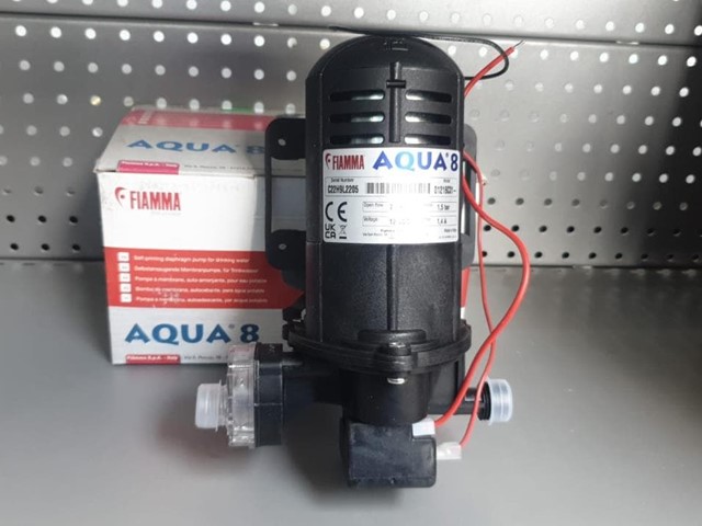 BOMBA DE AGUA EXTERNA FIAMMA 8  7Litros/Minuto   12V