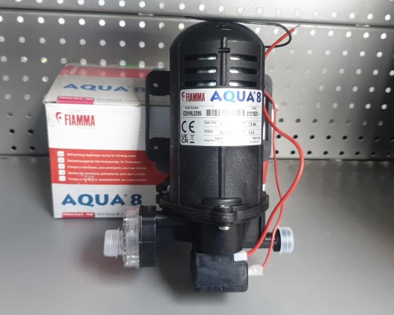 BOMBA DE AGUA EXTERNA FIAMMA 8  7Litros/Minuto   12V