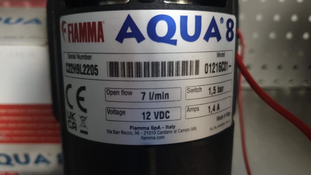 Foto 2 BOMBA DE AGUA EXTERNA FIAMMA 8  7Litros/Minuto   12V