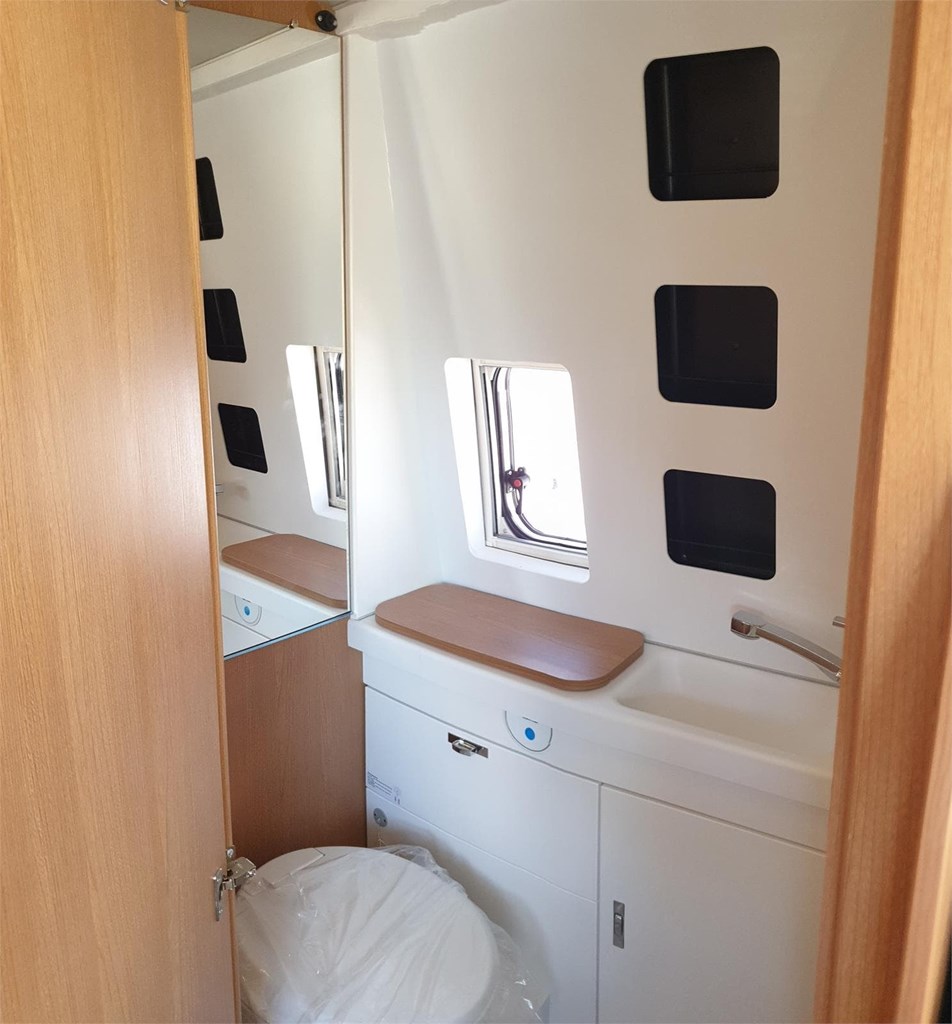 CAMPER WEINSBERG CARABUS 600 K camper-weinsberg-carabus-600-k