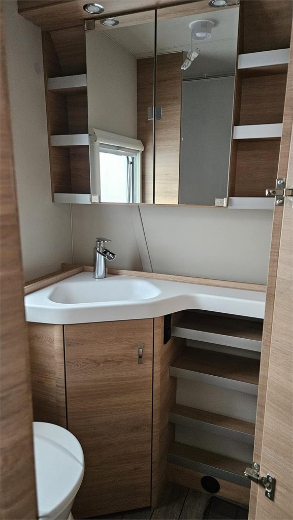 Foto 8 CARAVANA KNAUS SÜDWIND 580QS 60 ANIVERSARIO [VENDIDA]