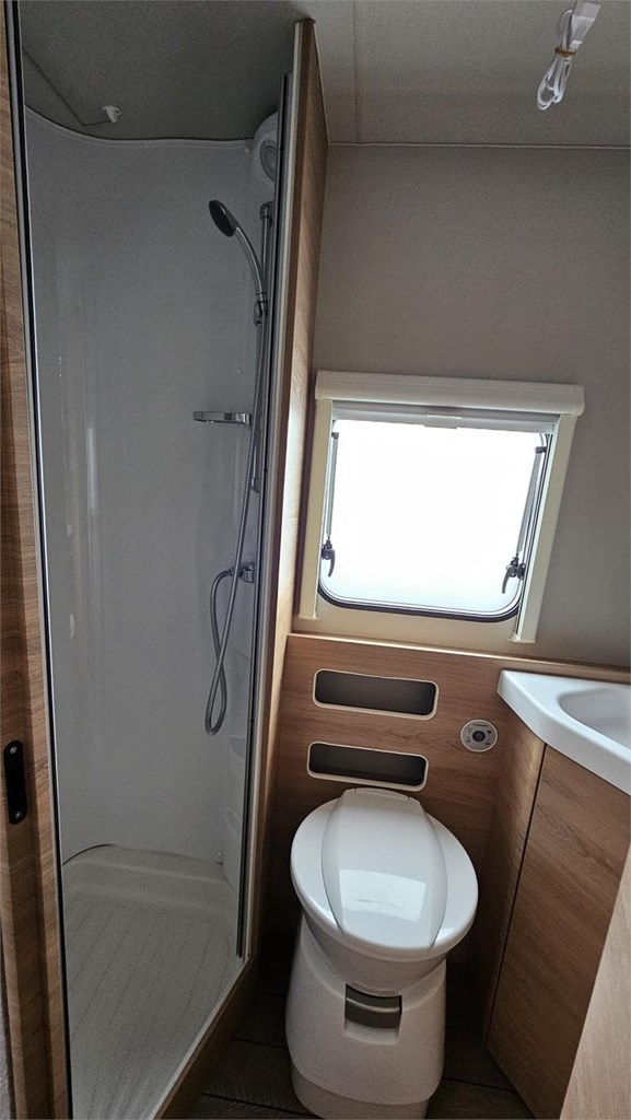 Foto 9 CARAVANA KNAUS SÜDWIND 580QS 60 ANIVERSARIO [VENDIDA]