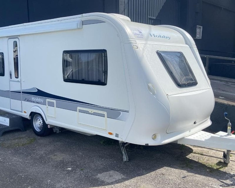 HOBBY 540UL DE LUXE/ 2 AMBIENTES