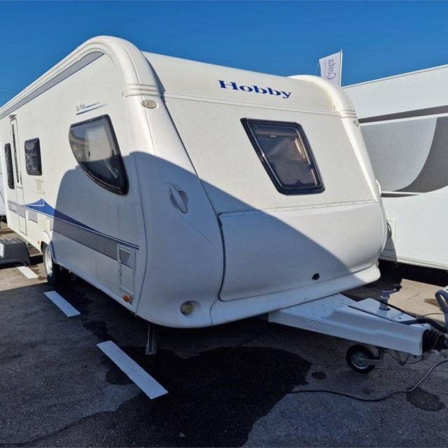 HOBBY 7 PLAZAS CON MOVER Y AIRE ACONDICIONADO [VENDIDA]