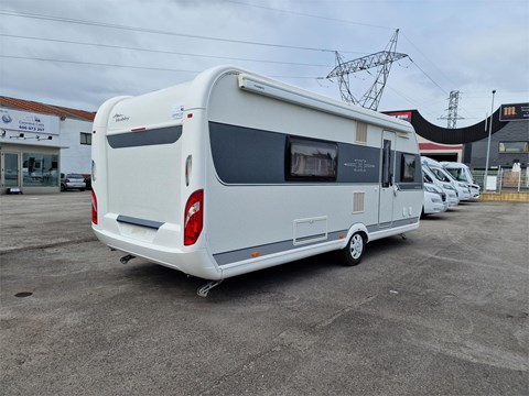 HOBBY PRESTIGE CON MOVER - AIRE ACONDICIONADO - FINANCIACION [VENDIDA]