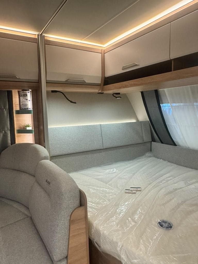 Foto 10 KNAUS SUDWIND 580 QS BLACK SELECTION EN LUGO