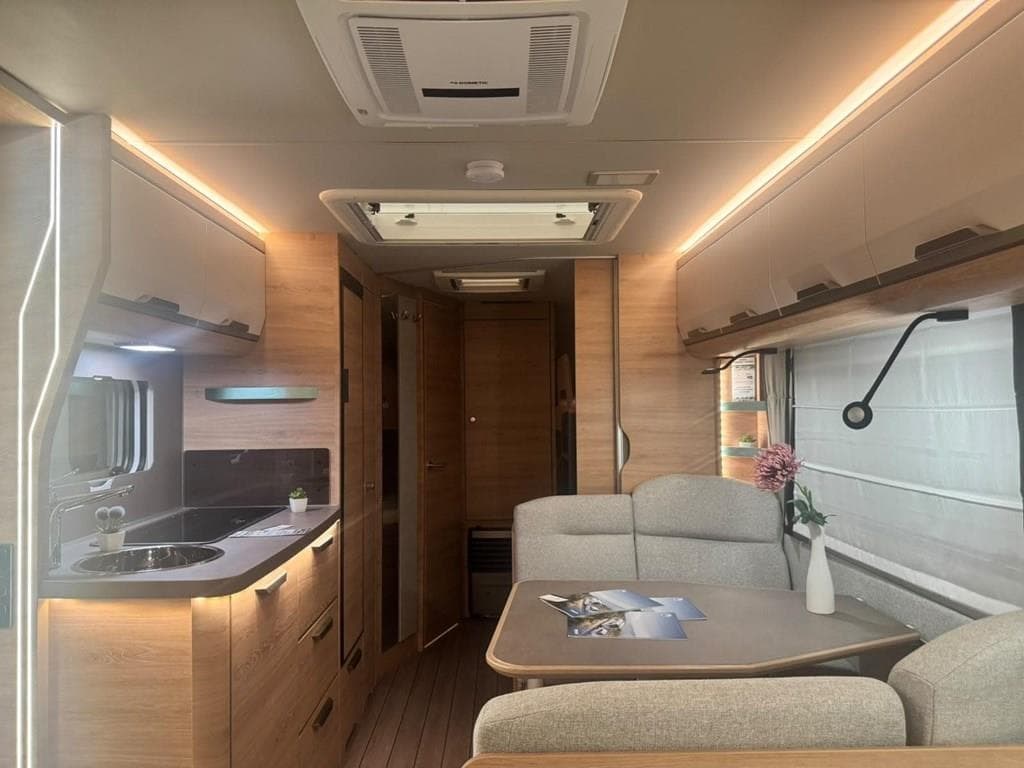 Foto 11 KNAUS SUDWIND 580 QS BLACK SELECTION EN LUGO