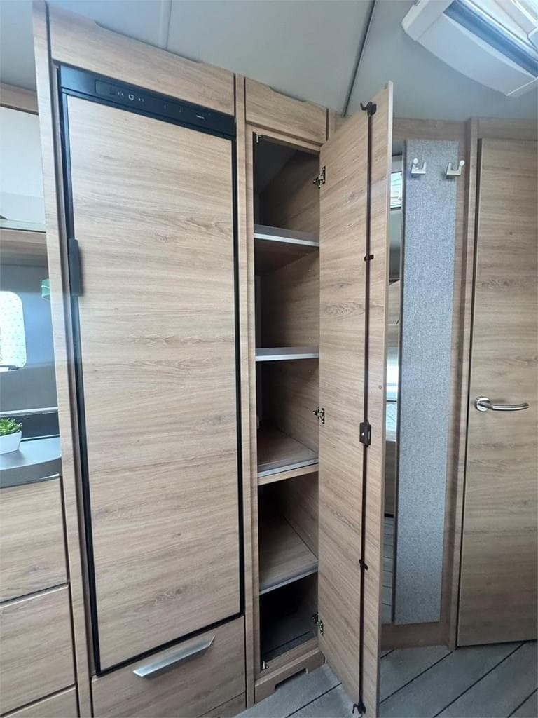 Foto 15 KNAUS SUDWIND 580 QS BLACK SELECTION EN LUGO