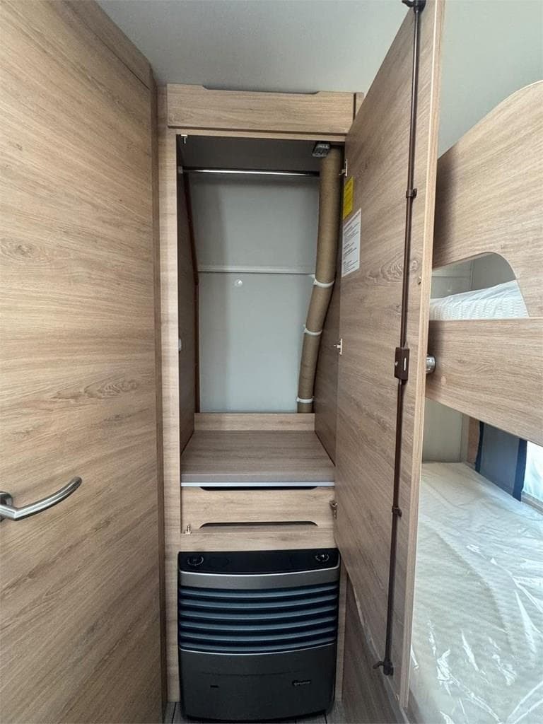 Foto 16 KNAUS SUDWIND 580 QS BLACK SELECTION EN LUGO