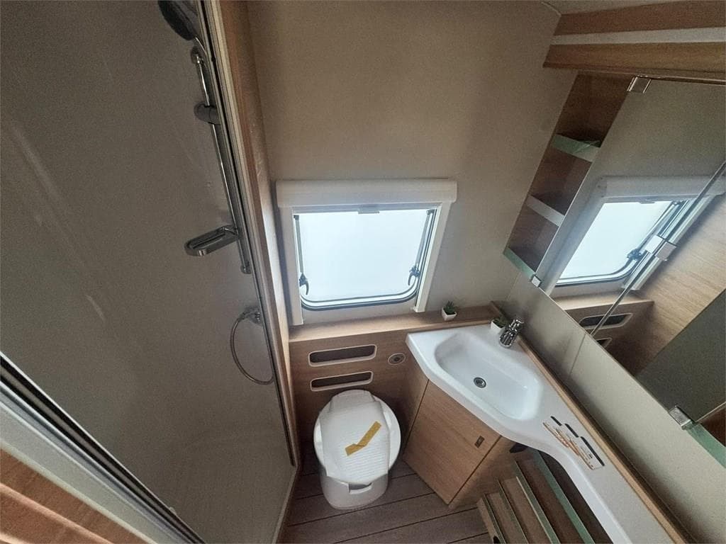 Foto 18 KNAUS SUDWIND 580 QS BLACK SELECTION EN LUGO
