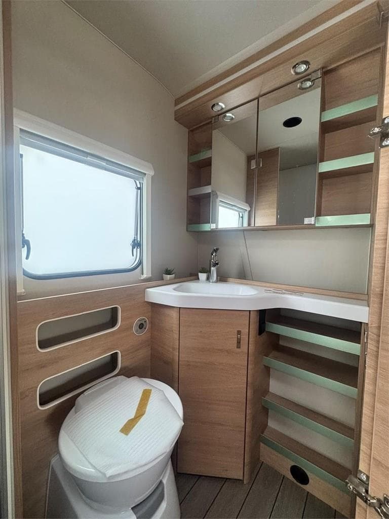 Foto 20 KNAUS SUDWIND 580 QS BLACK SELECTION EN LUGO