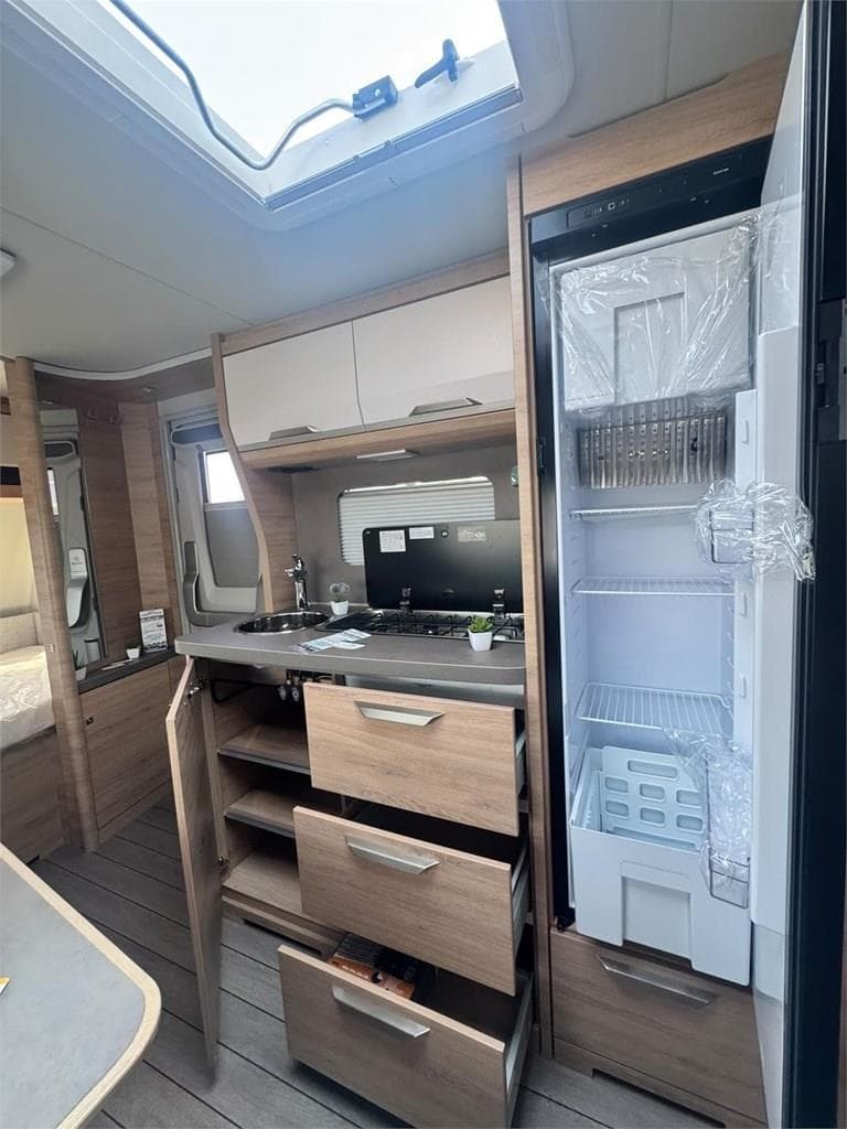 Foto 22 KNAUS SUDWIND 580 QS BLACK SELECTION EN LUGO