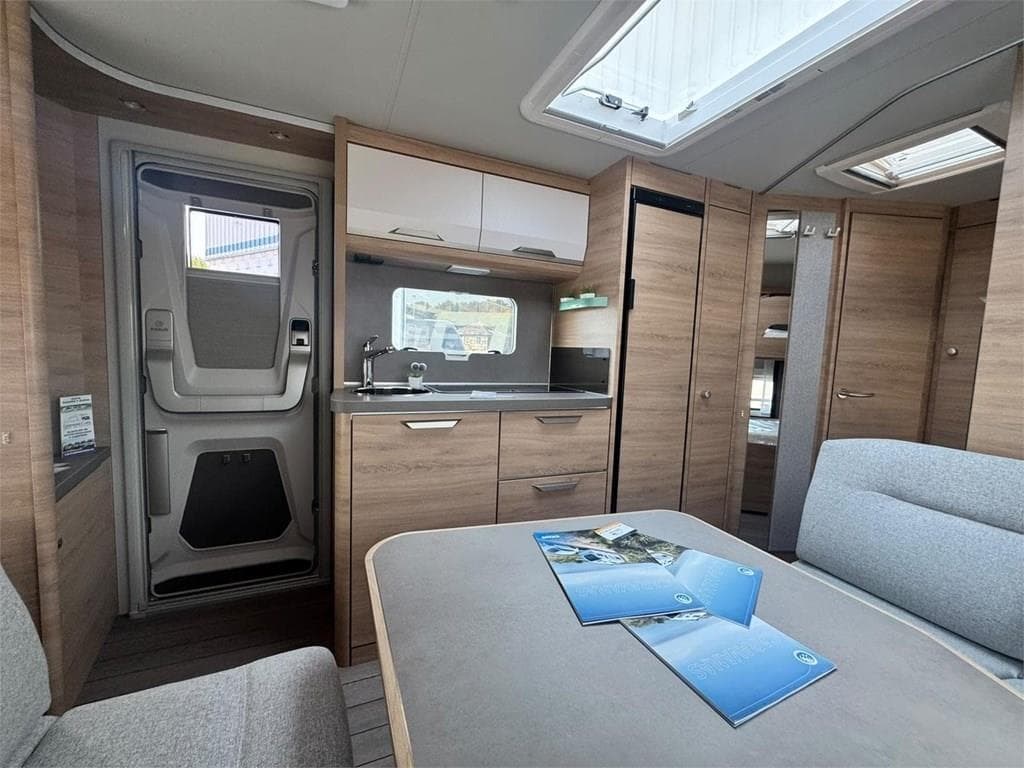 Foto 26 KNAUS SUDWIND 580 QS BLACK SELECTION EN LUGO