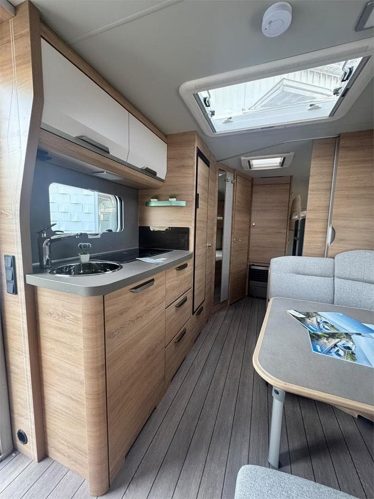 Foto 27 KNAUS SUDWIND 580 QS BLACK SELECTION EN LUGO