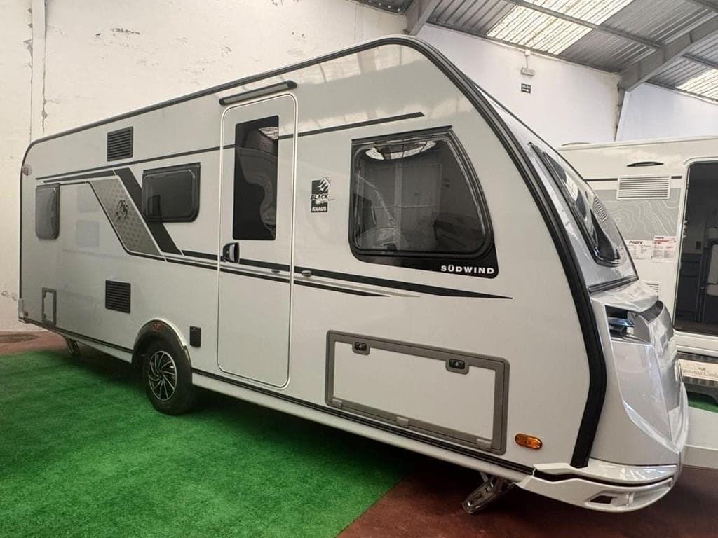 Foto 2 KNAUS SUDWIND 580 QS BLACK SELECTION EN LUGO