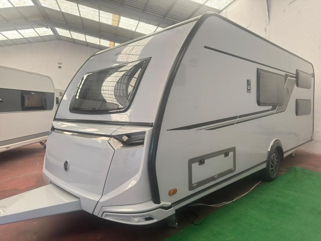 Foto 3 KNAUS SUDWIND 580 QS BLACK SELECTION EN LUGO