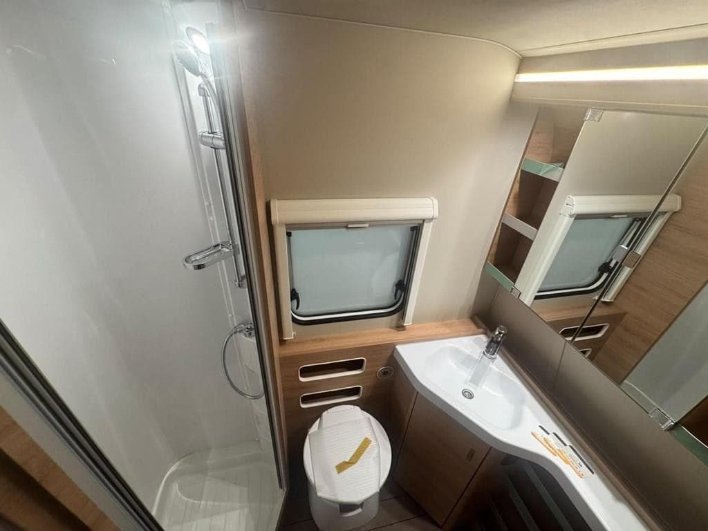 Foto 6 KNAUS SUDWIND 580 QS BLACK SELECTION EN LUGO