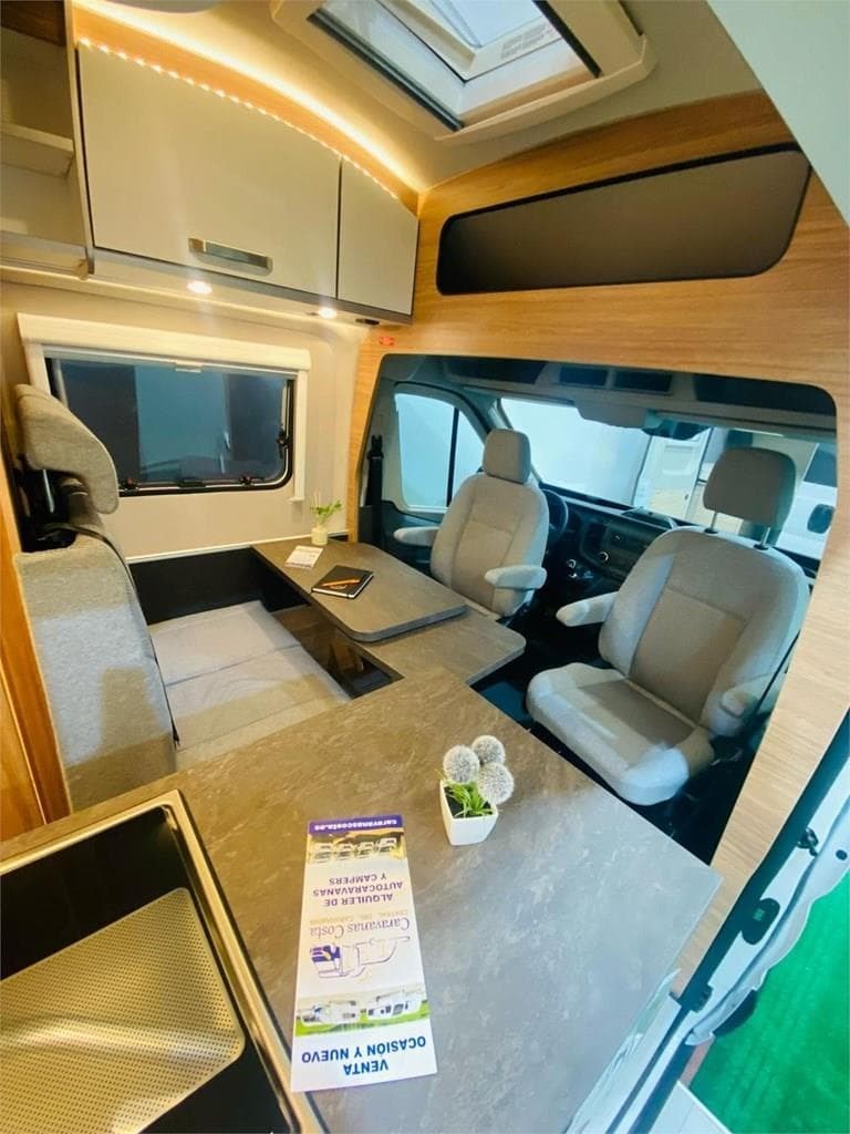 Foto 3 NOVEDAD CAMPER KM 0   WEINSBERG CARABUS 600 MQ FORD EN LUGO