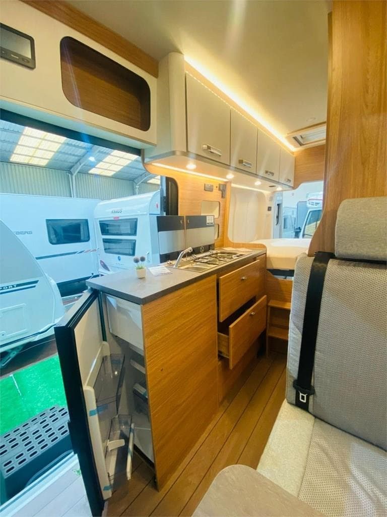 Foto 6 NOVEDAD CAMPER KM 0   WEINSBERG CARABUS 600 MQ FORD EN LUGO