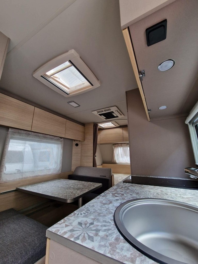 Foto 5 NUEVA WEINSBERG CARACITO 470 QDK - AIRE ACONDICIONADO DOMETIC [reservada]