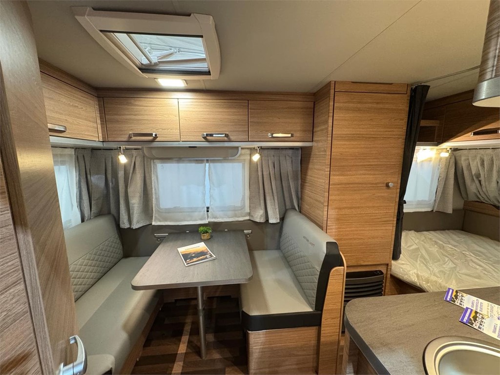 Foto 3 NUEVA WEINSBERG CARAONE 390 QD EDICION HOT - FINANCIACION- CARAVANA EN LUGO [RESERVADA]