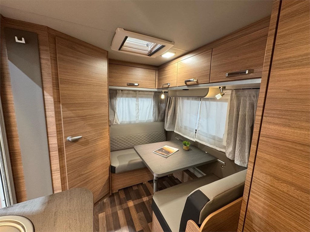 Foto 4 NUEVA WEINSBERG CARAONE 390 QD EDICION HOT - FINANCIACION- CARAVANA EN LUGO [RESERVADA]