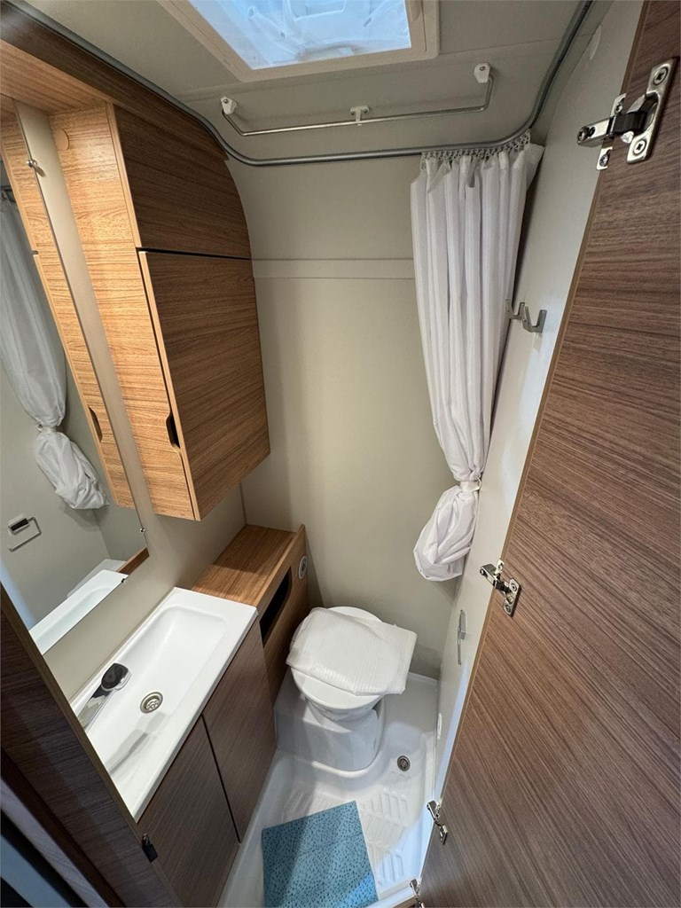 Foto 5 NUEVA WEINSBERG CARAONE 390 QD EDICION HOT - FINANCIACION- CARAVANA EN LUGO [RESERVADA]