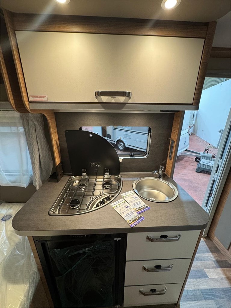 Foto 8 NUEVA WEINSBERG CARAONE 390 QD EDICION HOT - FINANCIACION- CARAVANA EN LUGO [RESERVADA]