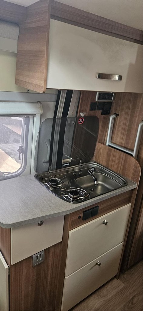 Foto 9 OCASIÓN - WEINSBERG CARABUS 600K