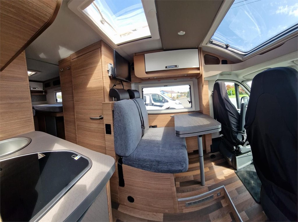Foto 6 SEMINUEVA AUTOCARAVANA WEINSBERG CARACOMPACT PEPPER 600 MEG