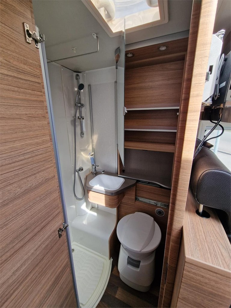 Foto 8 SEMINUEVA AUTOCARAVANA WEINSBERG CARACOMPACT PEPPER 600 MEG
