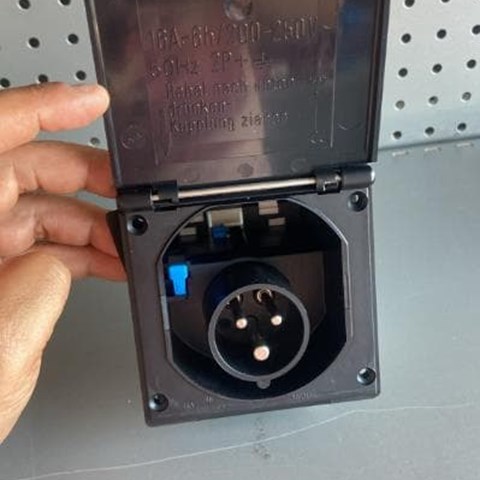 TAPA EXTERIOR DE 220V CON TAPA NEGRO