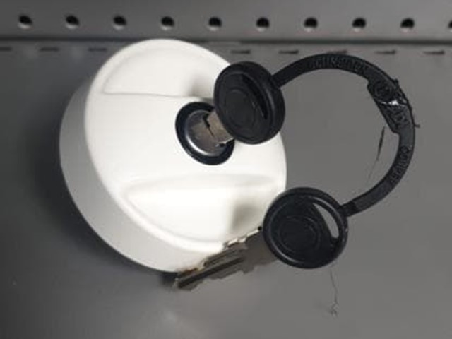 TAPON DE AGUAS LIMPIAS CON BOMBIN 2 LLAVES