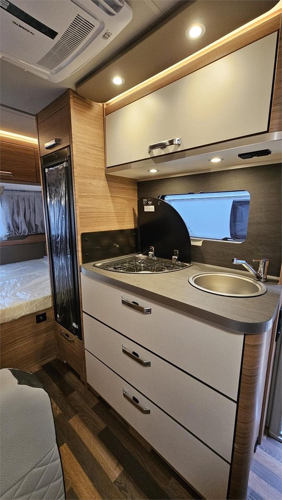 Foto 8 WEINSBERG CARAONE 420 QD HOT EDITION