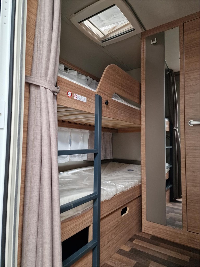 Foto 6 WEINSBERG CARAONE 480 QDK EDICION HOT [RESERVADA]